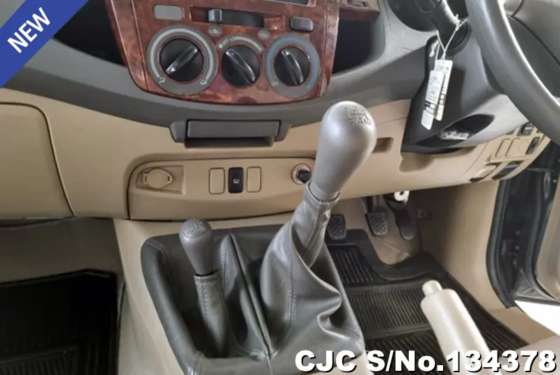 Toyota Hilux in Gray for Sale Image 9