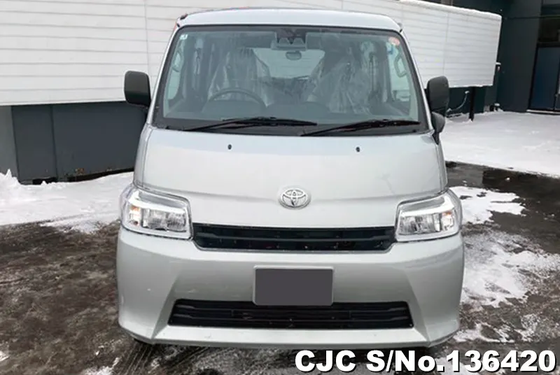 Toyota Townace in Silver for Sale Image 4