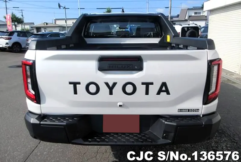 Toyota Hilux in White for Sale Image 3