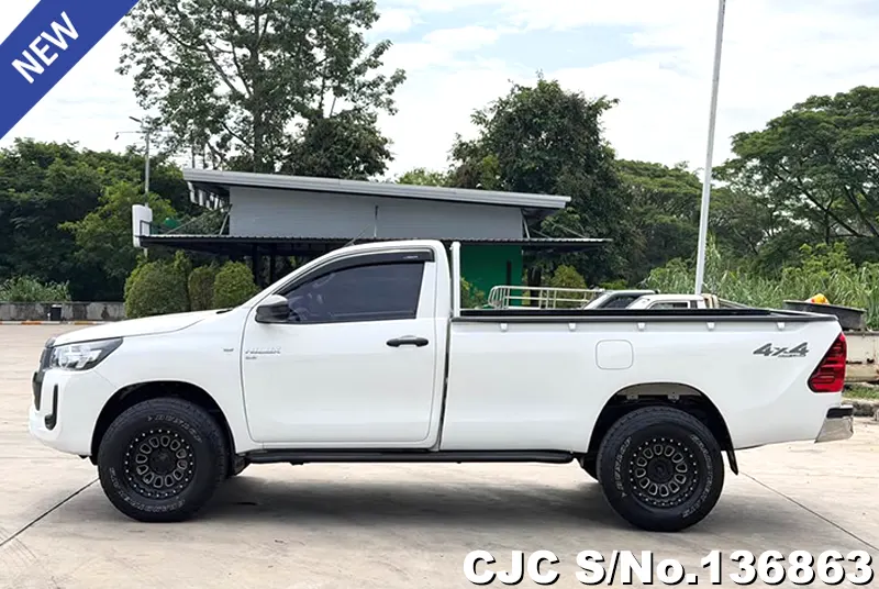 Toyota Hilux in White for Sale Image 6