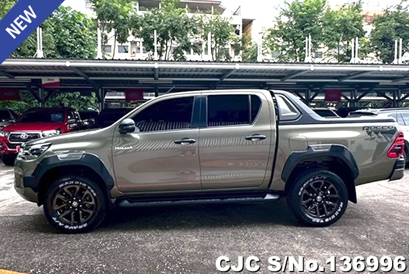 Toyota Hilux in Oxide Bronze Metallic for Sale Image 6