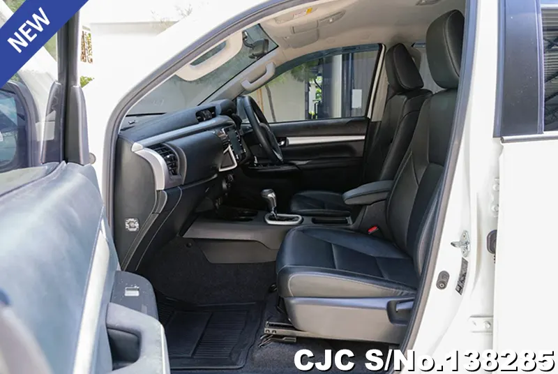 Toyota Hilux in White for Sale Image 11