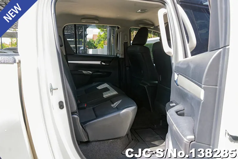 Toyota Hilux in White for Sale Image 12