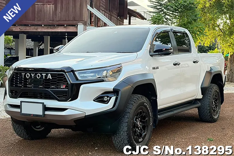 Toyota Hilux in White for Sale Image 0