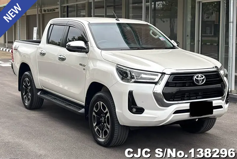 Toyota Hilux in White for Sale Image 0