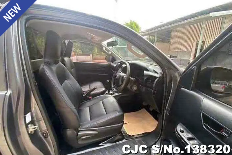 Toyota Hilux in Gray for Sale Image 5