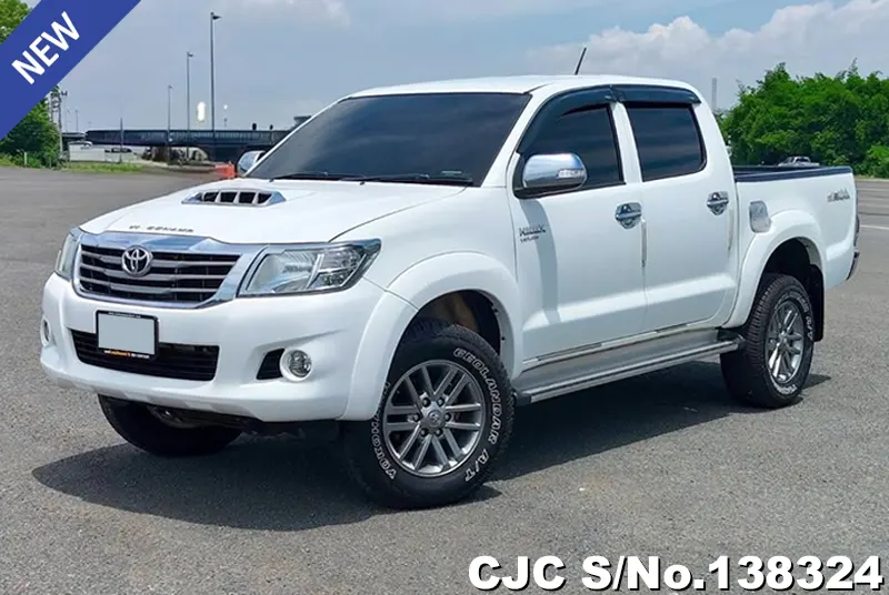 Toyota Hilux in White for Sale Image 3