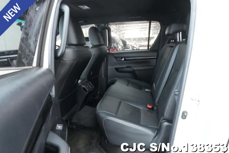 Toyota Hilux in White for Sale Image 9