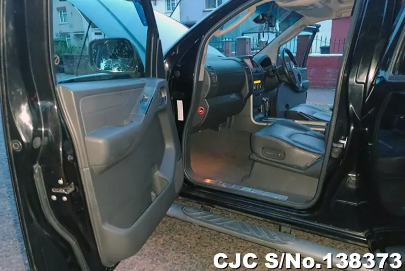 Nissan Navara in Black for Sale Image 13