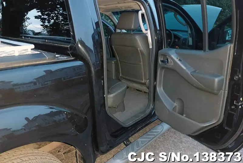 Nissan Navara in Black for Sale Image 15