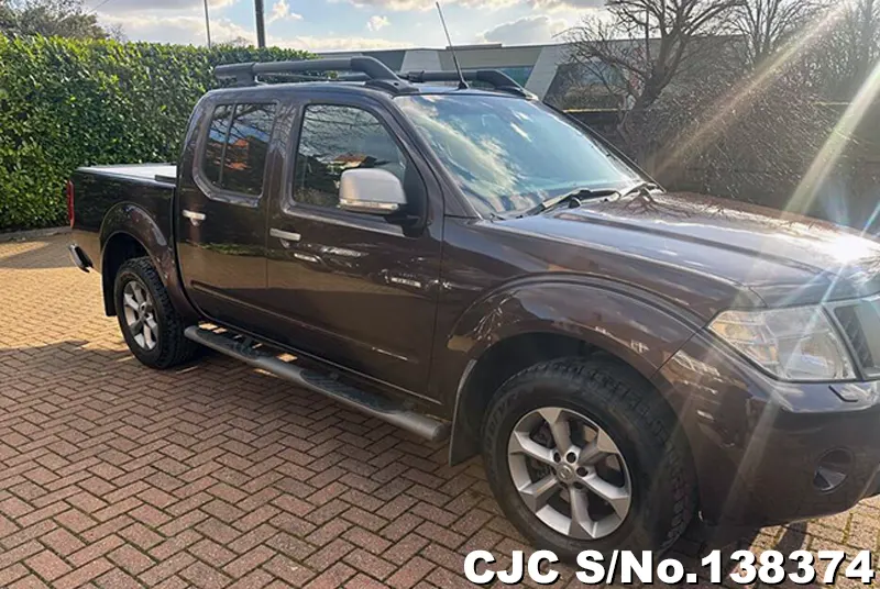 Nissan Navara in Beige for Sale Image 0