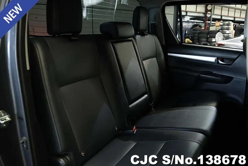Toyota Hilux in Gray for Sale Image 9