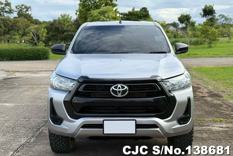Toyota Hilux in Silver for Sale Image 3
