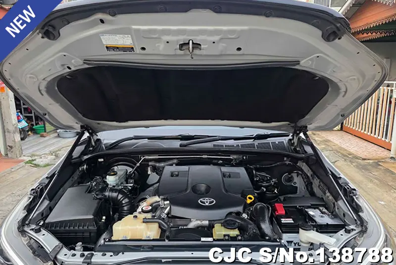 Toyota Hilux in Gray for Sale Image 12