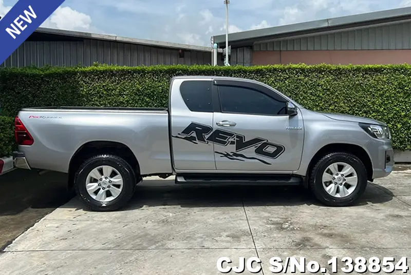 Toyota Hilux in Gray for Sale Image 6