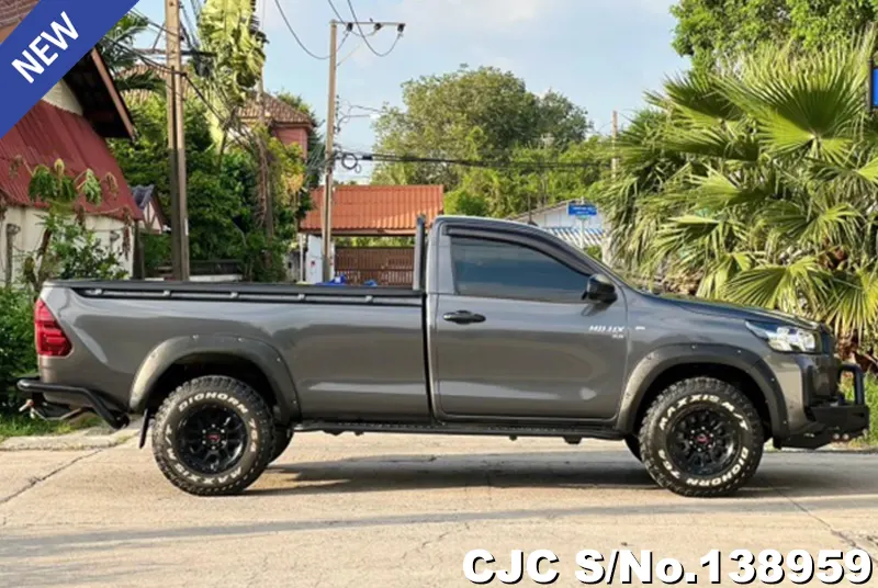 Toyota Hilux in Gray for Sale Image 4
