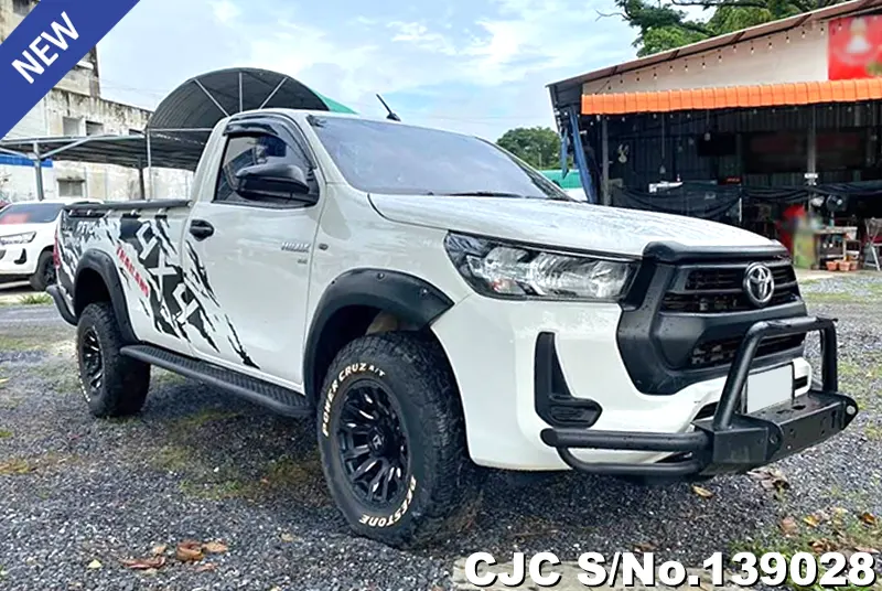 Toyota Hilux in White for Sale Image 0