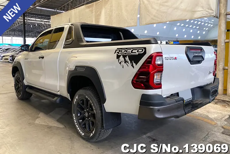 Toyota Hilux in White for Sale Image 1