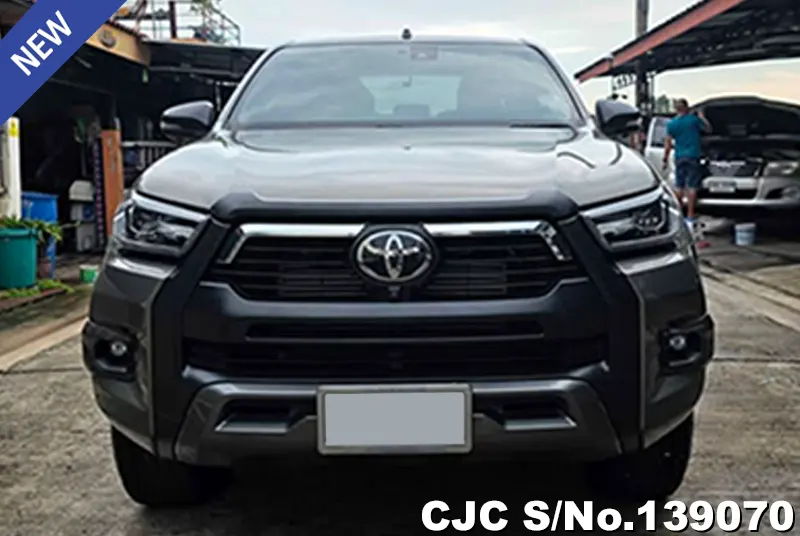 Toyota Hilux in Oxide Bronze Metallic for Sale Image 4