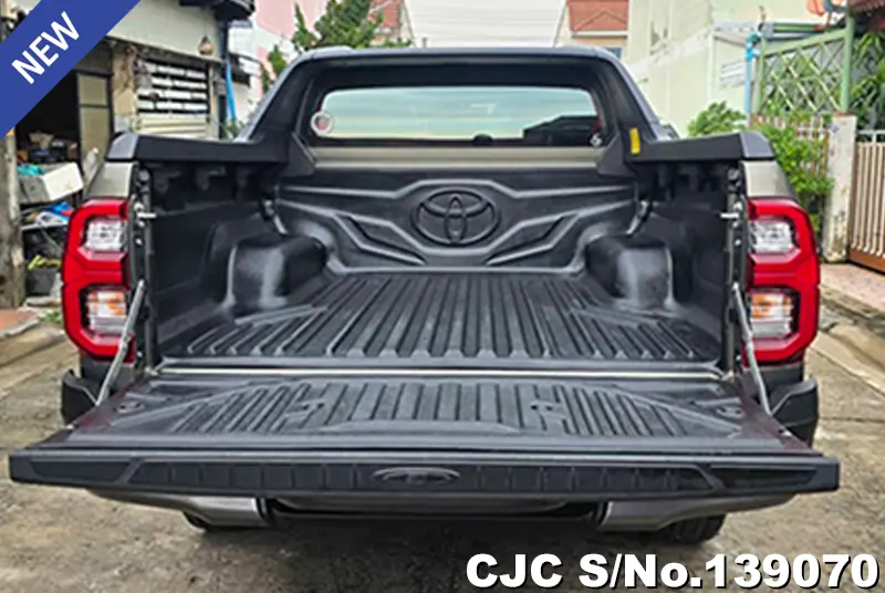 Toyota Hilux in Oxide Bronze Metallic for Sale Image 5