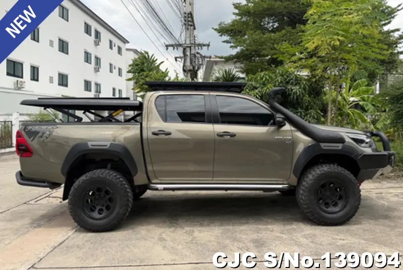 Toyota Hilux in Oxide Bronze Metallic for Sale Image 4