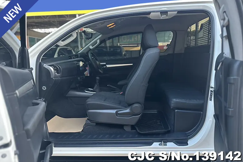 Toyota Hilux in White for Sale Image 8