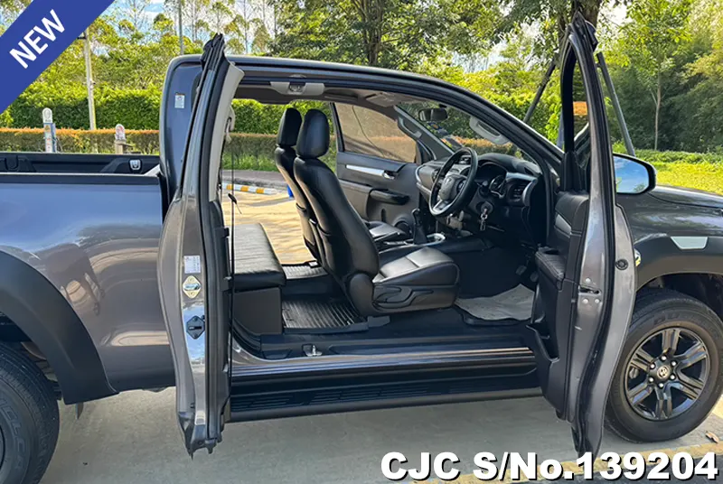 Toyota Hilux in Gray for Sale Image 5