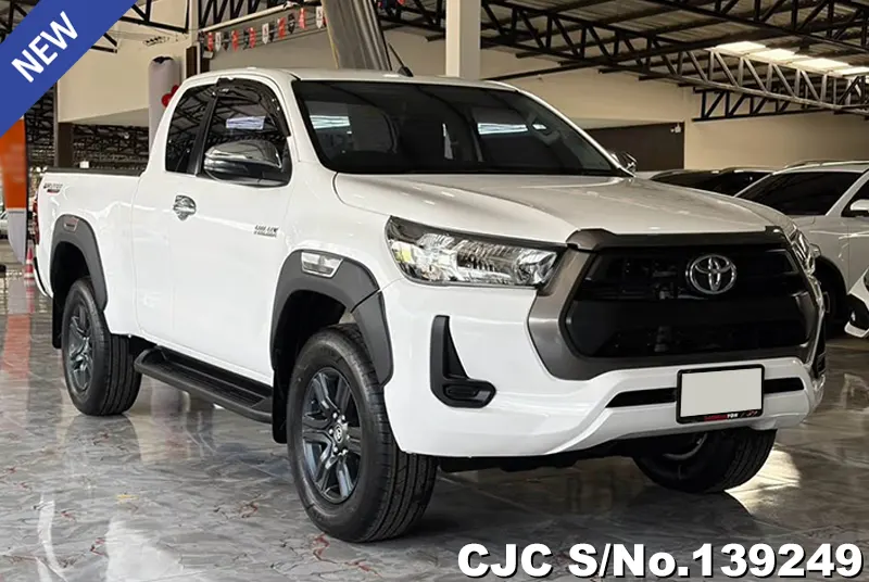 Toyota Hilux in White for Sale Image 0