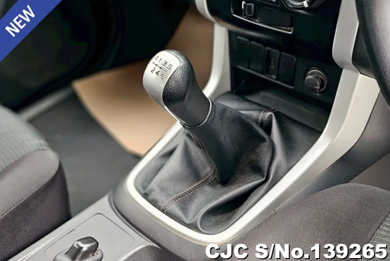 Isuzu D-Max in Black for Sale Image 11