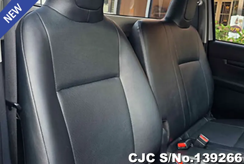 Toyota Hilux in Gray for Sale Image 8