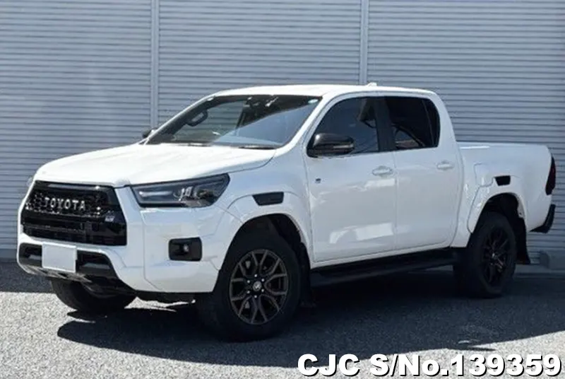 Toyota Hilux in White for Sale Image 0